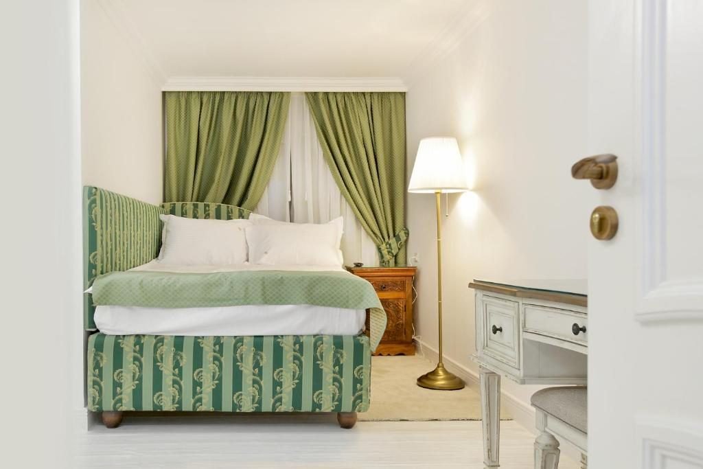 Cameră Single Pat Verde – Cazare confortabilă pentru o persoană în Sinaia